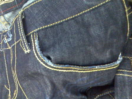 Figure 1.10 Grinding mark on a pocket edge.