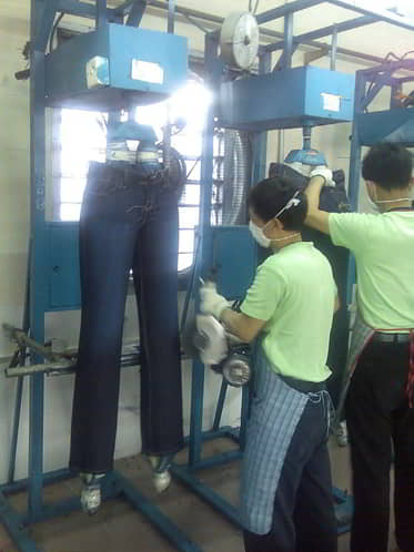Figure 1.9 Mechanical brushing.