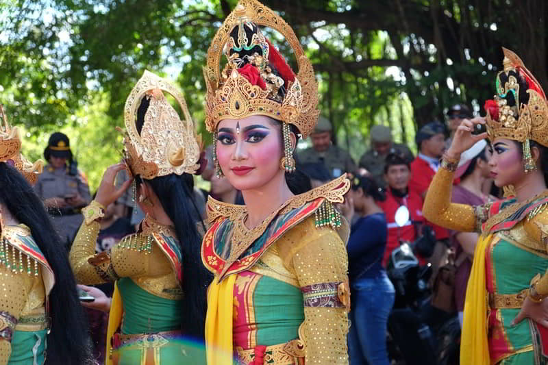 costume